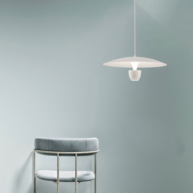 Nordic Flying Soucoucer Éclairage pendentif en métal LED Hanging Light