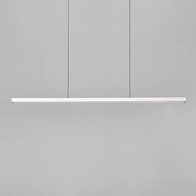Éclairage d'île de forme linéaire de style moderne