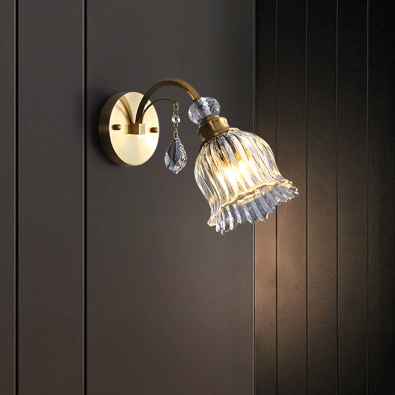 Magazijnbloemwandwandlicht 1-bulb helder geribbelde glazen wand gemonteerd lamp met kristallen druppel decor in messing