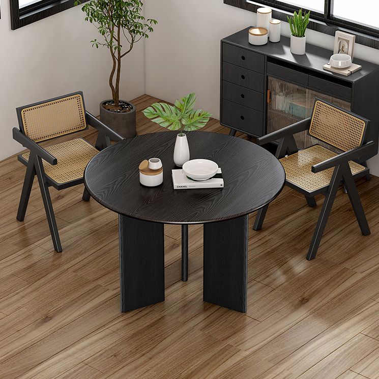 Modern Style Round Dining Table Solid Wood Dining Table in Black