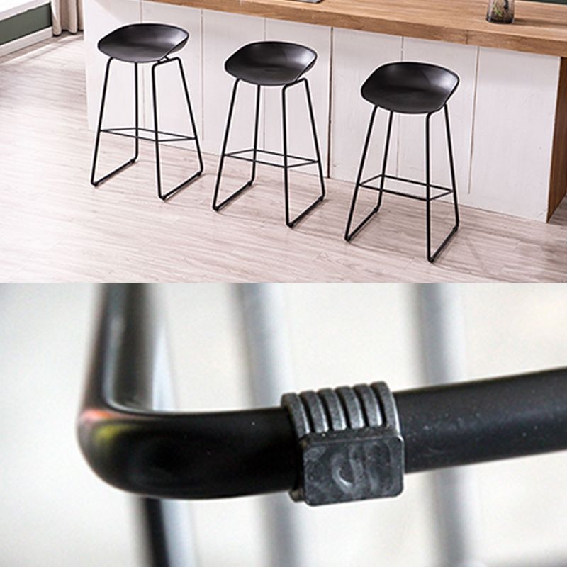 Modern Style Bar-stool Sled Legs with Iron Footrest Low Back Barstool for Kitchen