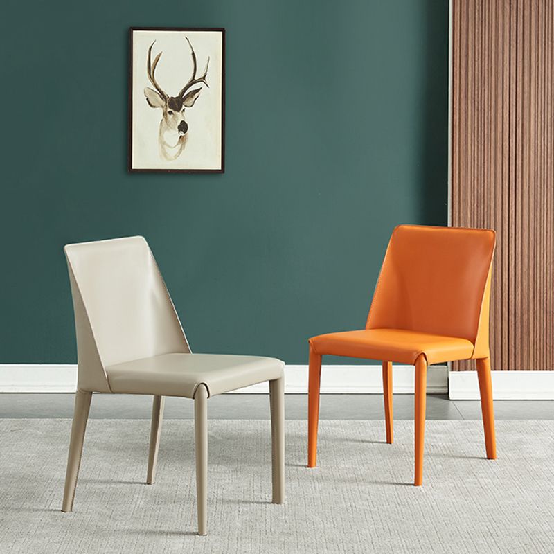 Silla sin brazos de comedor de metal contemporáneo, silla lateral de comedor de cuero para uso en restaurantes