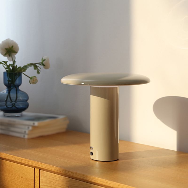 Cercle Table Light Style moderne Metal Night Table Lampe pour le chevet