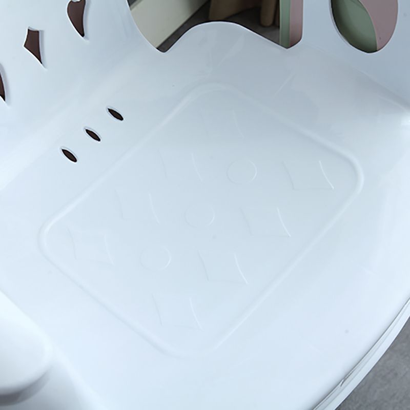 El apilamiento contemporáneo que cena el brazo preside el plástico que cena la silla lateral para el uso en el hogar