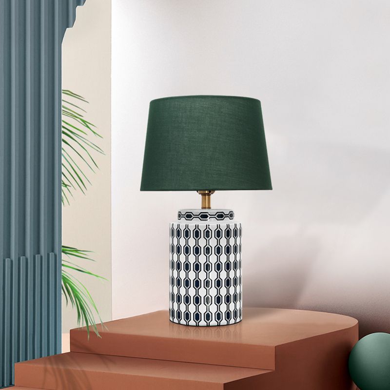 Zylindrische Nachttisch -Lampe gemusterte keramische Einzel -vereinfachte Tischlicht mit Empire -Schatten in Grün