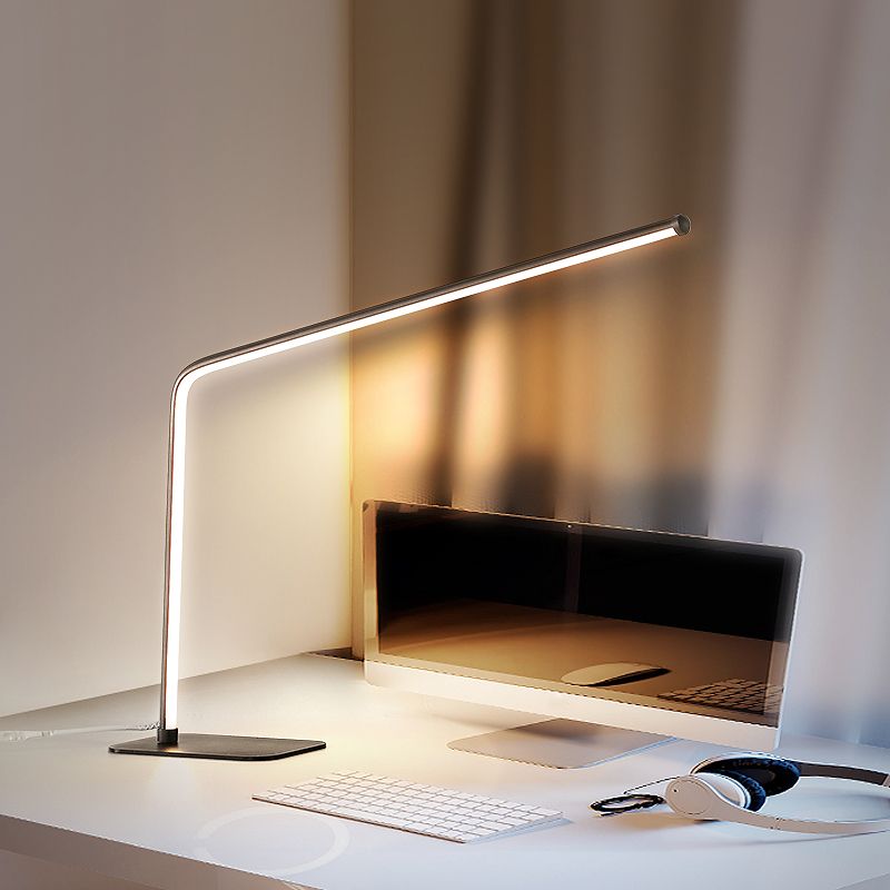 Noordse stijl LED -tafellamp moderne bureaulamp voor studieslaapkamer