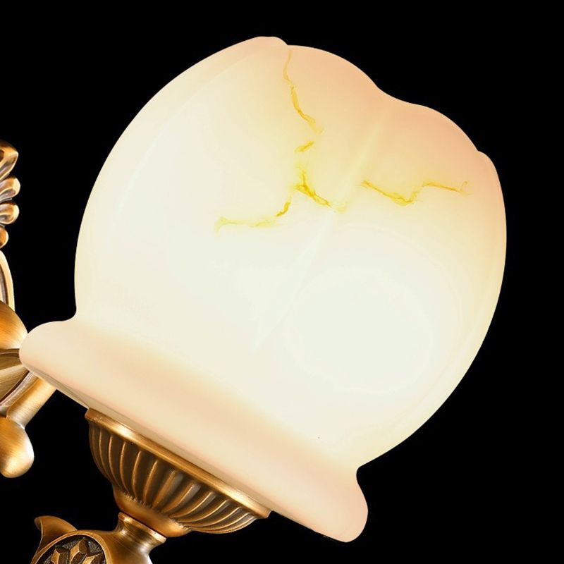 Globe White Glass Wall Light Montada Estilo tradicional Lámpara de pared de la sala de estar de 1/2 luces en oro