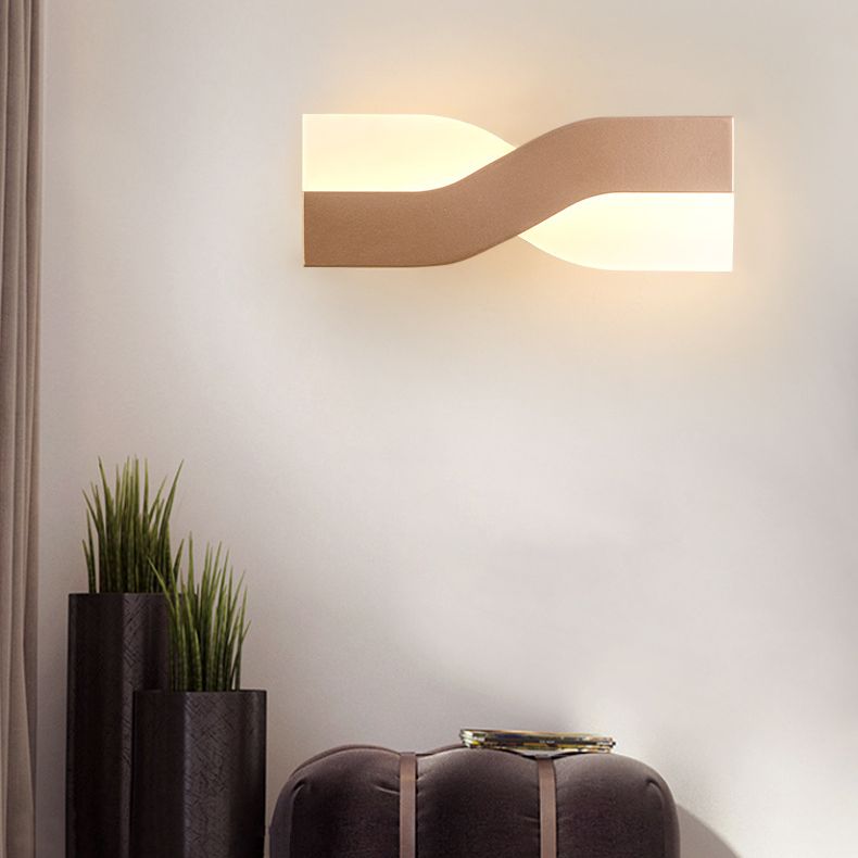 Contemporary Style Wall Light Rotatable LED Acrylic Sconce Light Fixture for Bedside