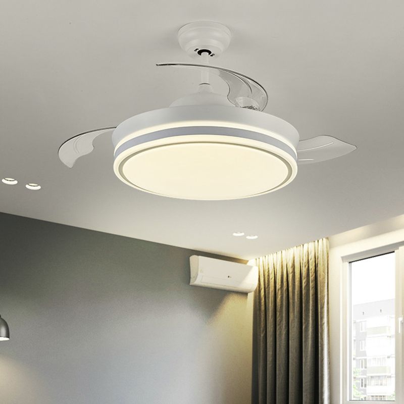 Hedendaagse cirkelvormige plafondventilatorlamp Acryl 36 "/42" brede LED Semi Flush Mount Light in wit/zwart met 3 bladen, afstandsbediening