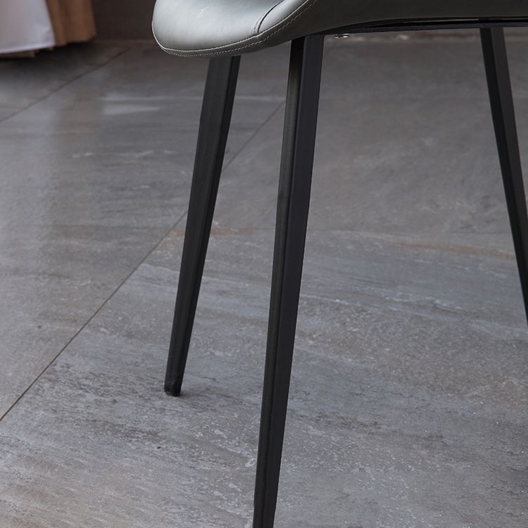 Chaise latérale en cuir de restaurant contemporain finition mate Parsons dinant des chaises