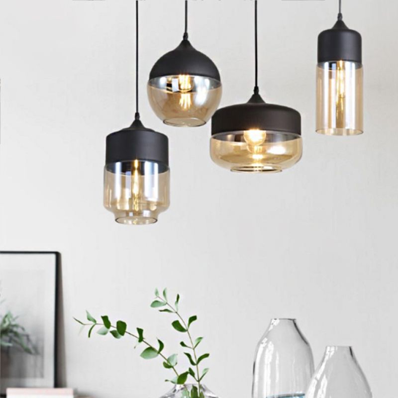 1 Leichtes Restaurant Down Lighting Moderne schwarze Anhängerlampe mit Glas klarer Glasschatten