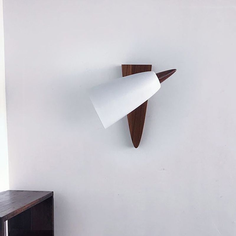 Côté en métal mural clair Light Modern 1-Bulb White Sconce lampe de lampe avec plaque arrière en bois triangulaire