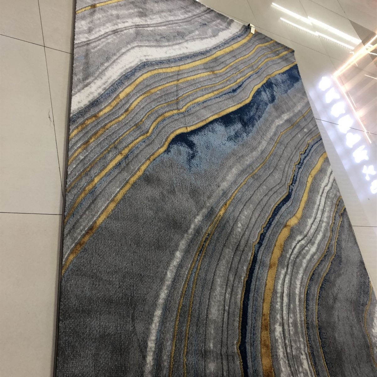 White Tone Modern Indoor Rug Polyester Gradient Rendering Carpet Easy Care Rug for Home Decoration