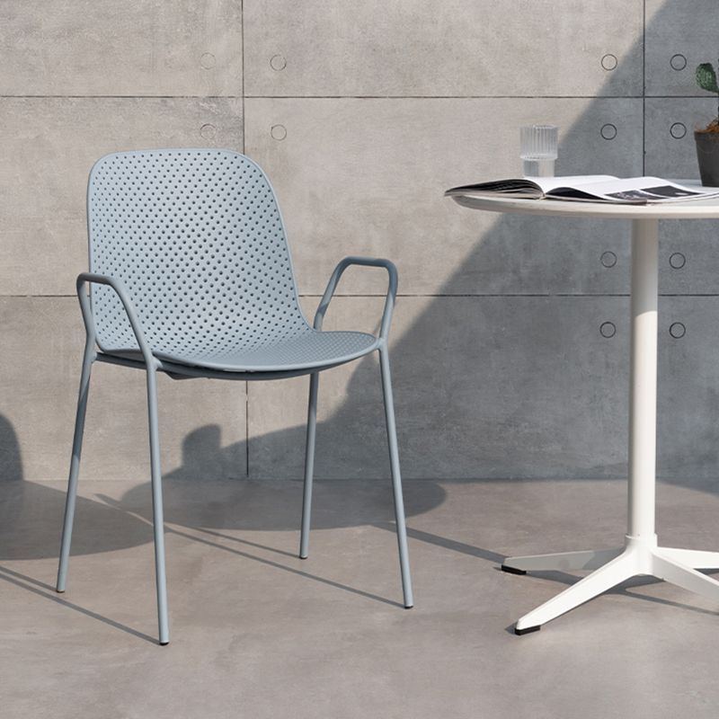 Sillón de comedor de plástico de estilo escandinavo, respaldo sólido, silla individual