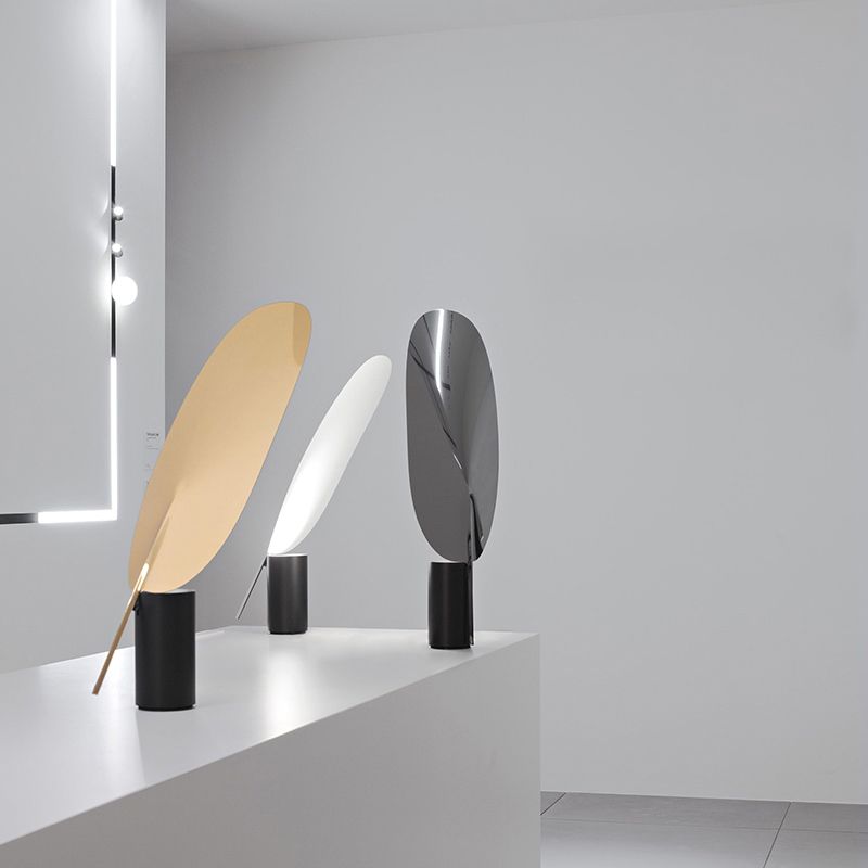 Lampada da tavolo a forma di foglia Lampada da notte artistica in metallo a 1 lampadina con base tubolare