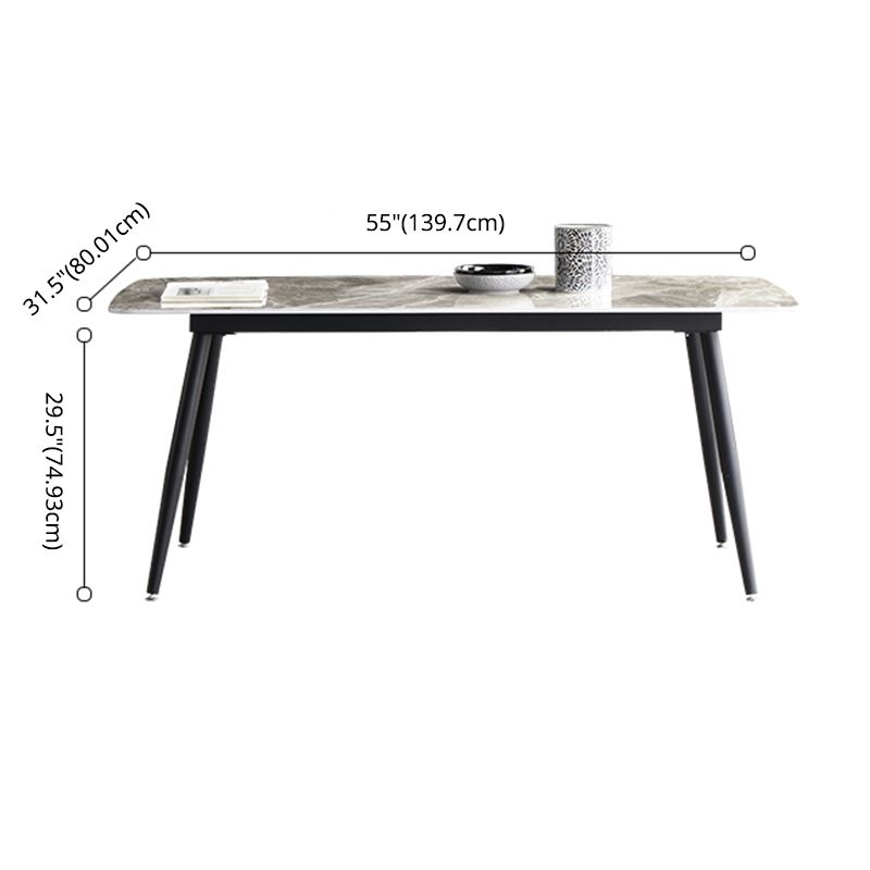 Minimalistische stijl eettafel ingesteld met rechthoekige vormtafel en gestoffeerde stoelen