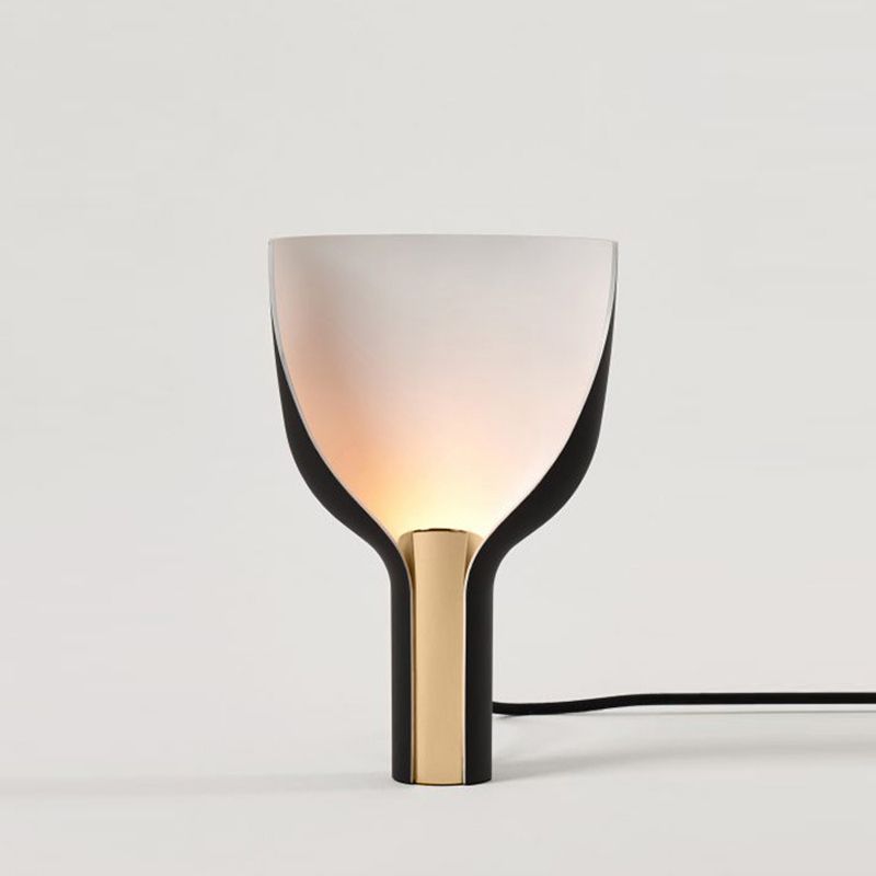 Comodino da camera da letto a mezzo imbuto, leggero, in metallo, a 1 luce, illuminazione da tavolo contemporanea in nero