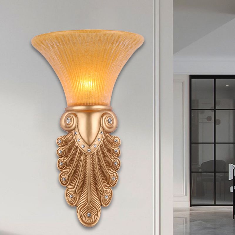 Umgekehrtes Glockenschlafzimmer Wandleuchte Lagelhaus Opal Fleuchtetglas 1-Köpfen goldene Wandleuchte mit Pfauenfeder, 10 "/13" breit