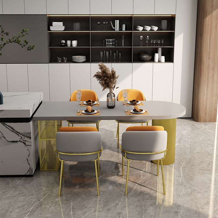 Metalen eigentijdse eettafel met vrij gevormd grenen massief houten blad