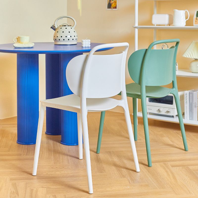 Silla de comedor de plástico de estilo contemporáneo, silla lateral sin brazos para cocina