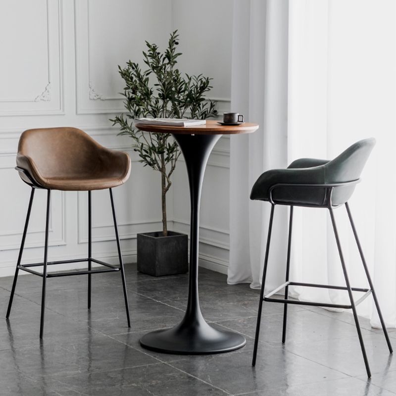 Tabouret de bar à dossier bas Bucket Tabourets de hauteur de comptoir armés en cuir
