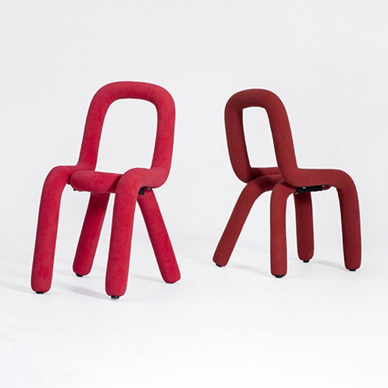 Silla lateral curvada de terciopelo de estilo diseñador, silla de comedor con respaldo abierto y acabado mate