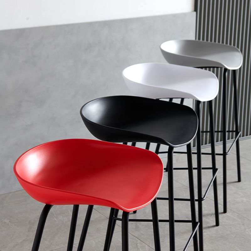 Industrial Indoor Plastic Bucket Seat Bar Stool with Footrest