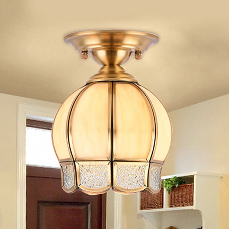 Dôme Semi-Flush Mount Lamp Tradition Lait Lait 1 Bulb Ceiling Mounted Light in Brass for Balcony