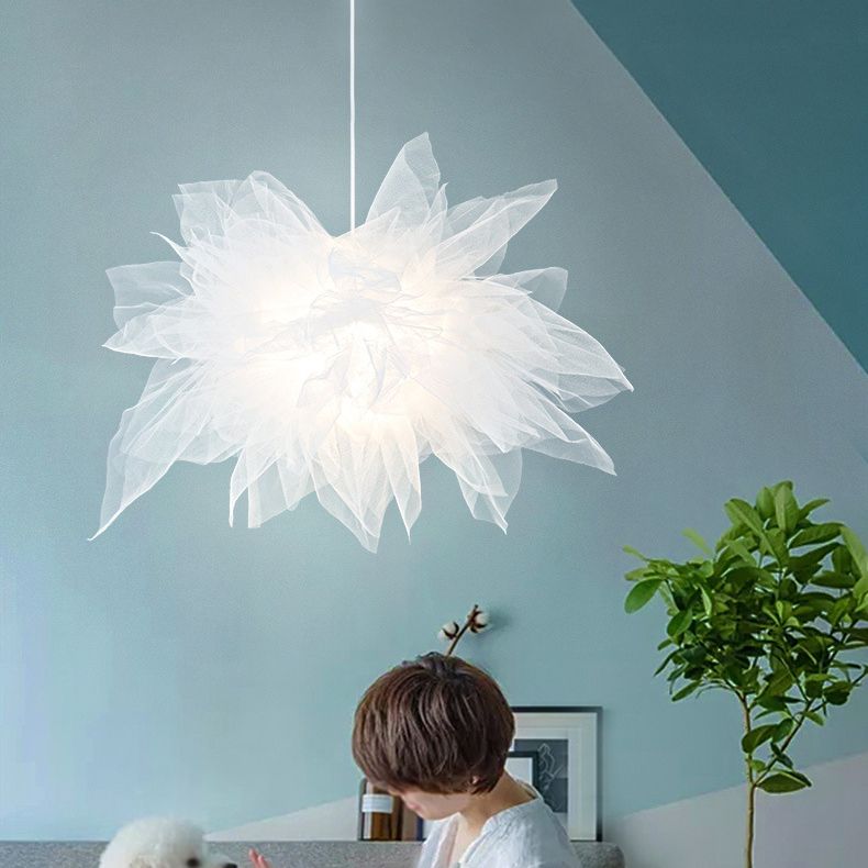 White Organza Fabric Shade Hanging Light Modern Style Single Light Creative Suspension Lamp for Garment Store
