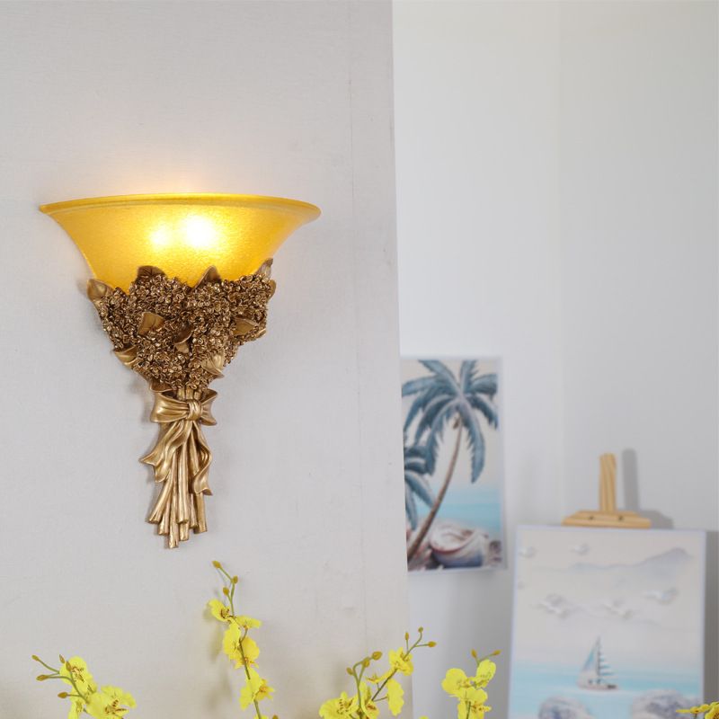 Wandleuchte im Vintage-Stil, breite Glocke, 1 Licht, Bernstein/Milchglas, Blumenstrauß-Wandleuchte in Gold/Mehrfarbig