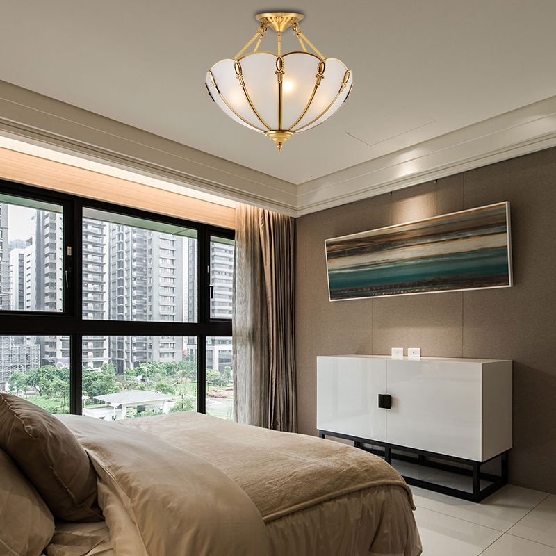 3/4 Lampen mit überbrochener Decke Flush Mount Colonial Messing Satin Opal Glass Halbmontage Beleuchtung für Wohnzimmer, 13 "/17" W.