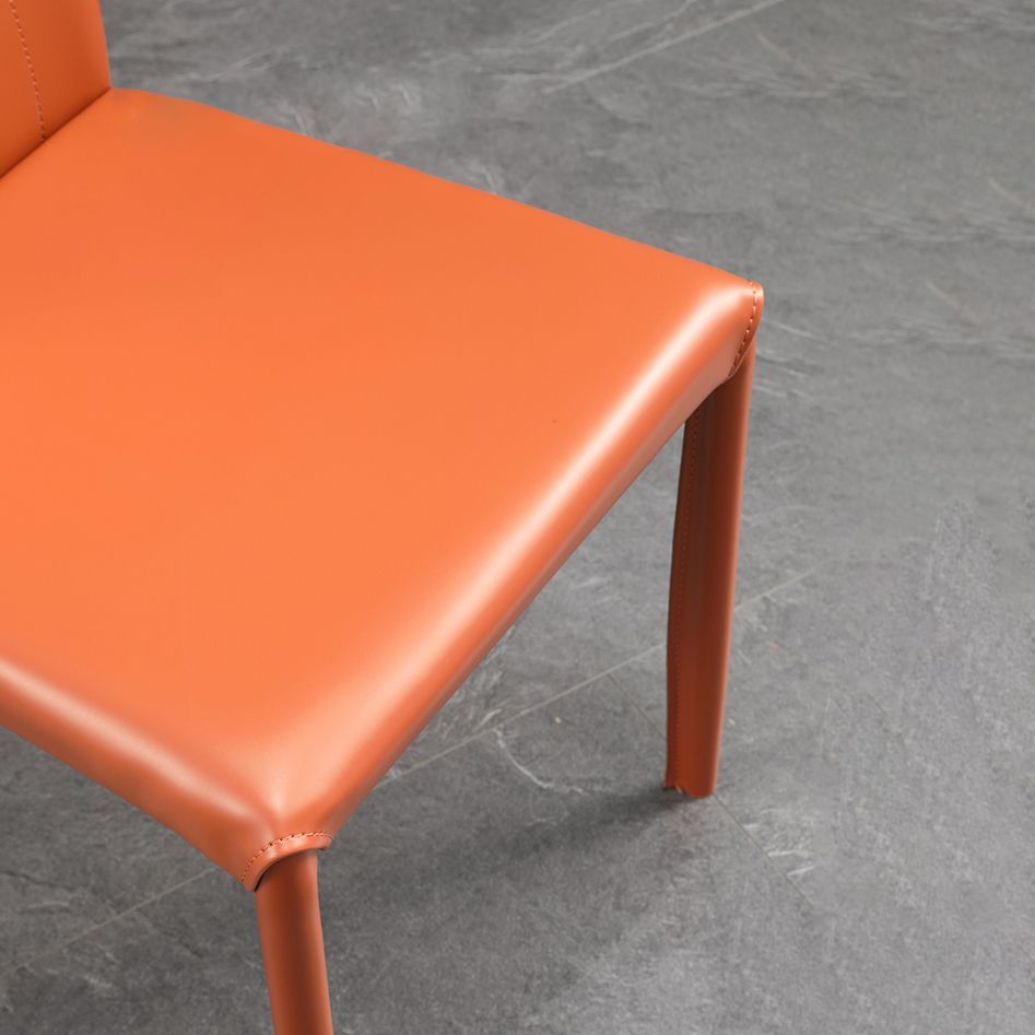 Zeitgenössischer Esstuhl mit Metallbeinen Wingback Parsons Stuhl für den Heimgebrauch