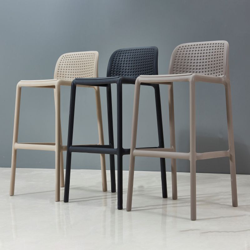 Sgabello da bar in plastica moderno sgabello da banco posteriore senza braccio con sedile di plastica e pedale