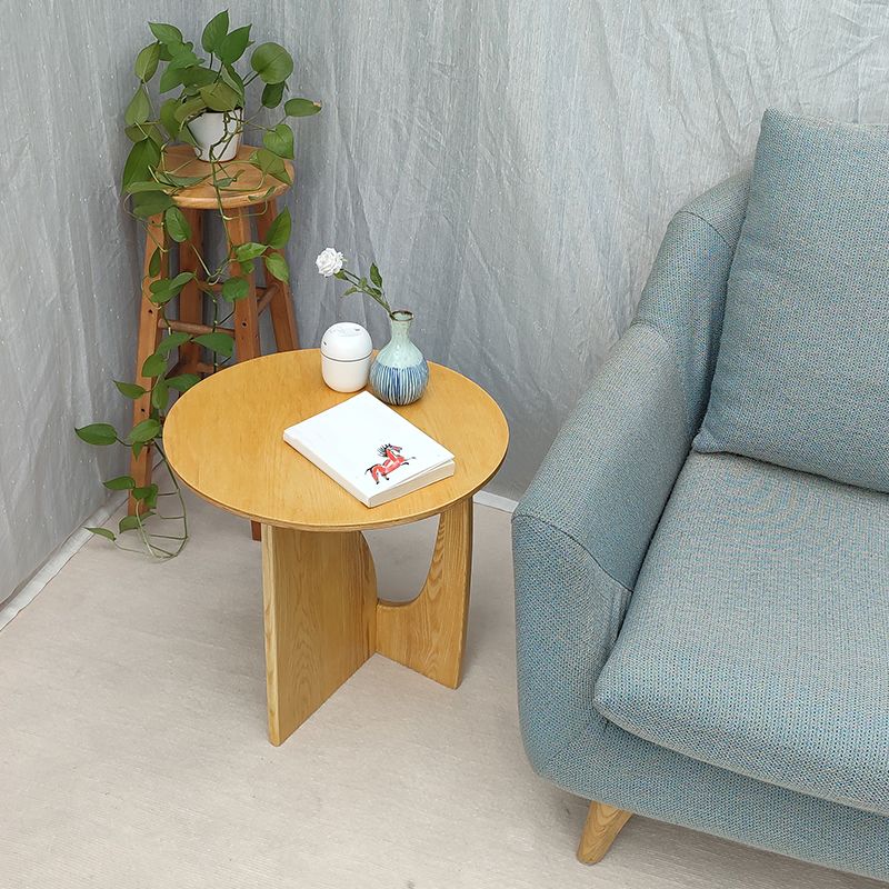 Scandinavian Round Wooden Top Side Table 19.6-inch Abstract End Table