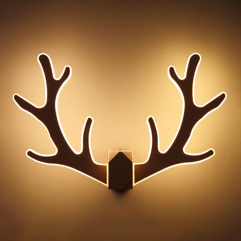 Éclairage mural en métal de forme unique