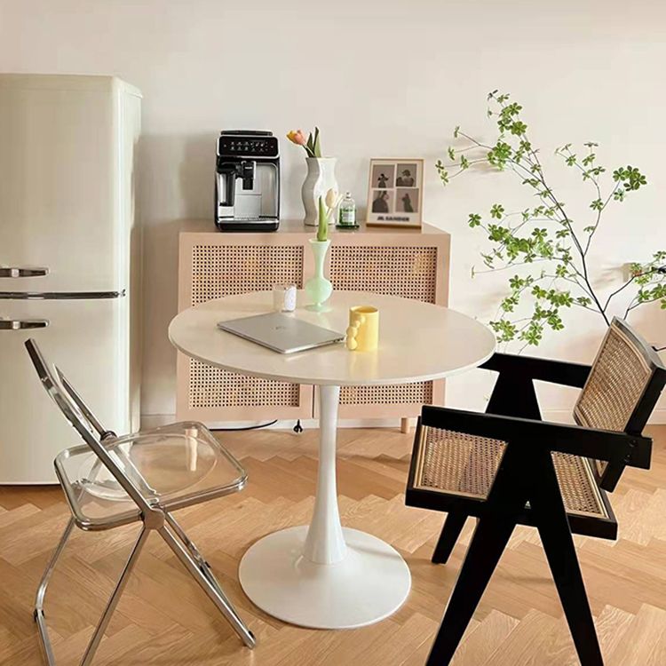 Eenvoudige stijl huis vaste houten eettafel ronde vormtafel met tulpbasis