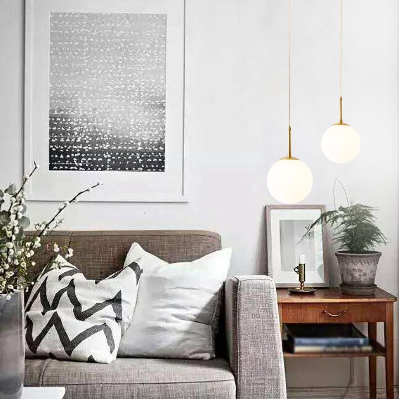 Salle de restauration sphérique lampe suspendue en verre blanc 1 bulbe de style simple léger en laiton