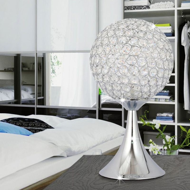 Lampada da comodino con sfera in cristallo incorporata, modernismo, finitura cromata singola, per camera da letto
