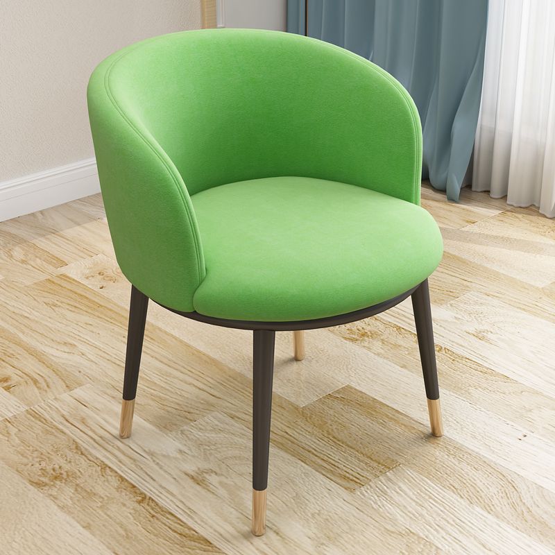 Silla auxiliar escandinava Silla de comedor tapizada de metal con respaldo Parsons para interiores