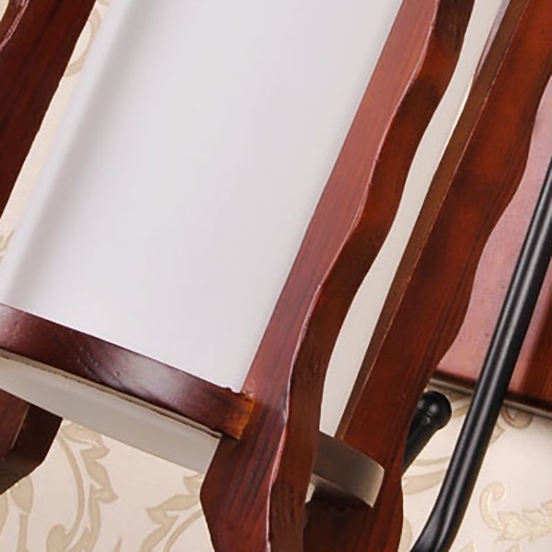 Roodbruine lantaarn wandmontage licht traditionele stijl 1 kop houten sconce verlichting met melkglazen schaduw