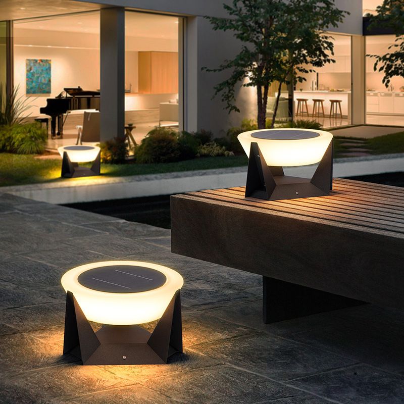 Modern Simple Metal Pillar Lamp Circle Shape Solar Energy Pillar Light for Outdoor
