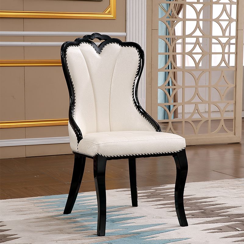 Chaise latéral sans bras rembourrée de style Scandinave Chaise de restauration à dos solide pour usage à domicile