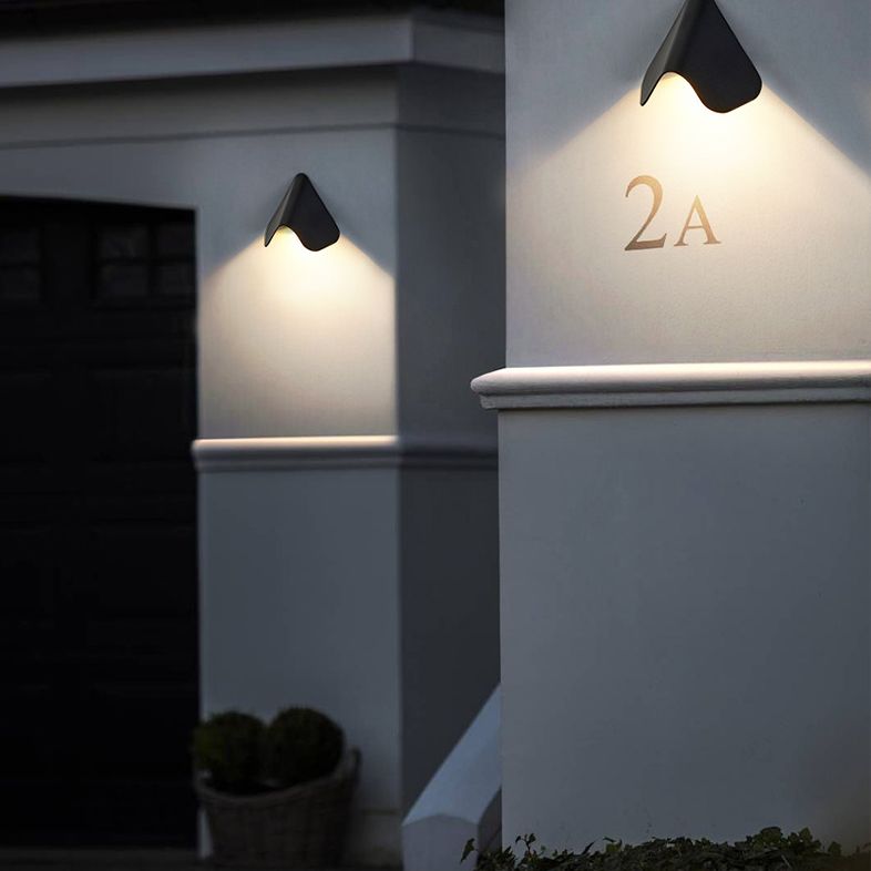 Arrowhead Shaped Waterproof LED Wall Sconce Modern Simplicity Thicken Aluminum Outdoor Wall Mount Lamp