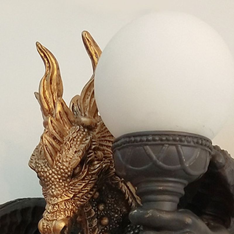 Lámpara de pared negra de vidrio crema Globo 1 Bulbo Luz de apliques tradicional con placa de retroceso de resina de dragón