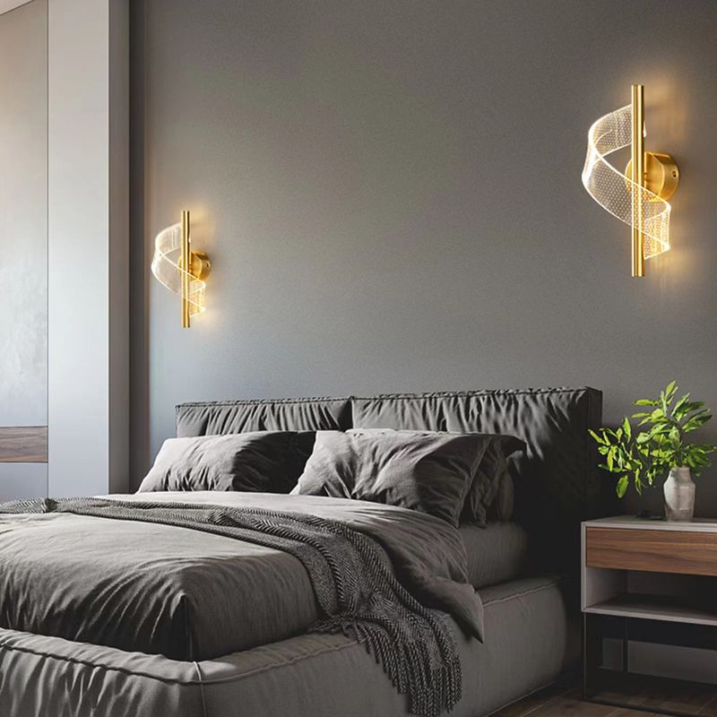 Modernism Single Wall Mounted Sconce LED Acrylic Wall Light in Black/Golden Finish