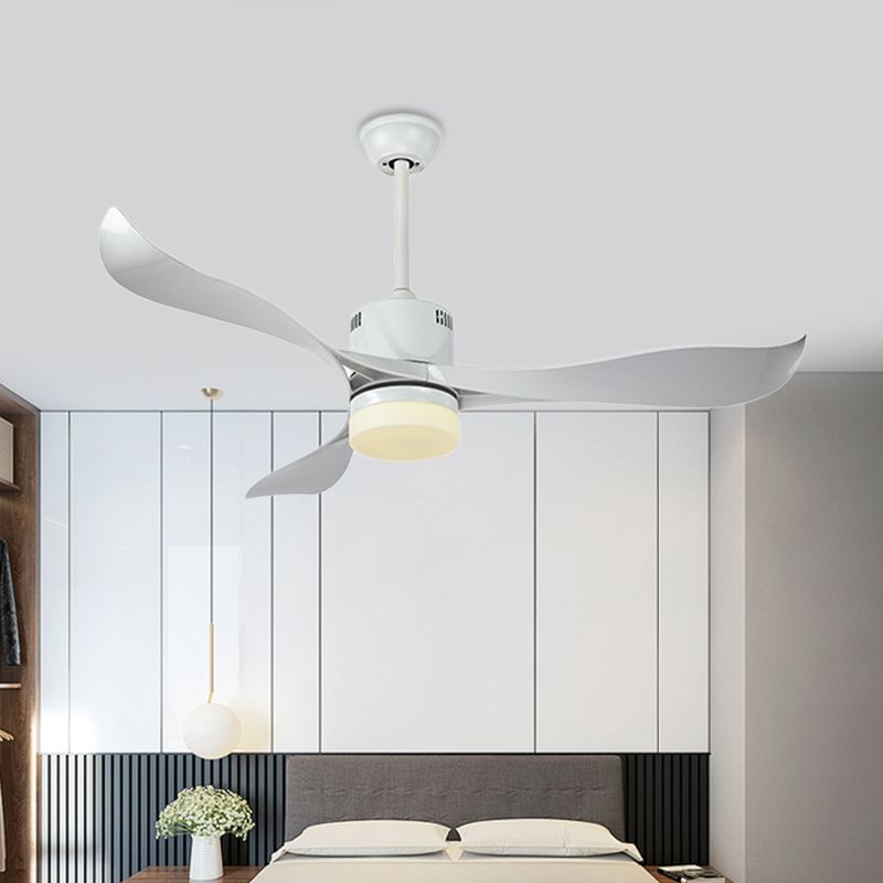 Weiße kreisförmige Hängelüfter Licht zeitgenössisches Metall LED Wohnzimmer Semi Flush Mount Decke mit 3 Klingen, 52 "breit