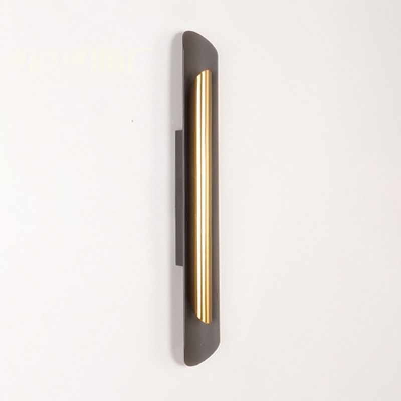 Lineare Form Metallwandbeleuchtung moderner Stil 2 Leuchten Wandmontierte Beleuchtung in Messing