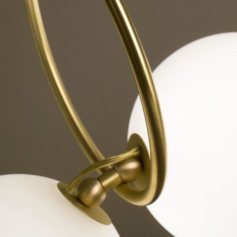 Runde hängende Deckenleuchte nordisches Opalglas 10-Licht-Esszimmer Kronleuchter Beleuchtung mit Halskettendesign in Gold