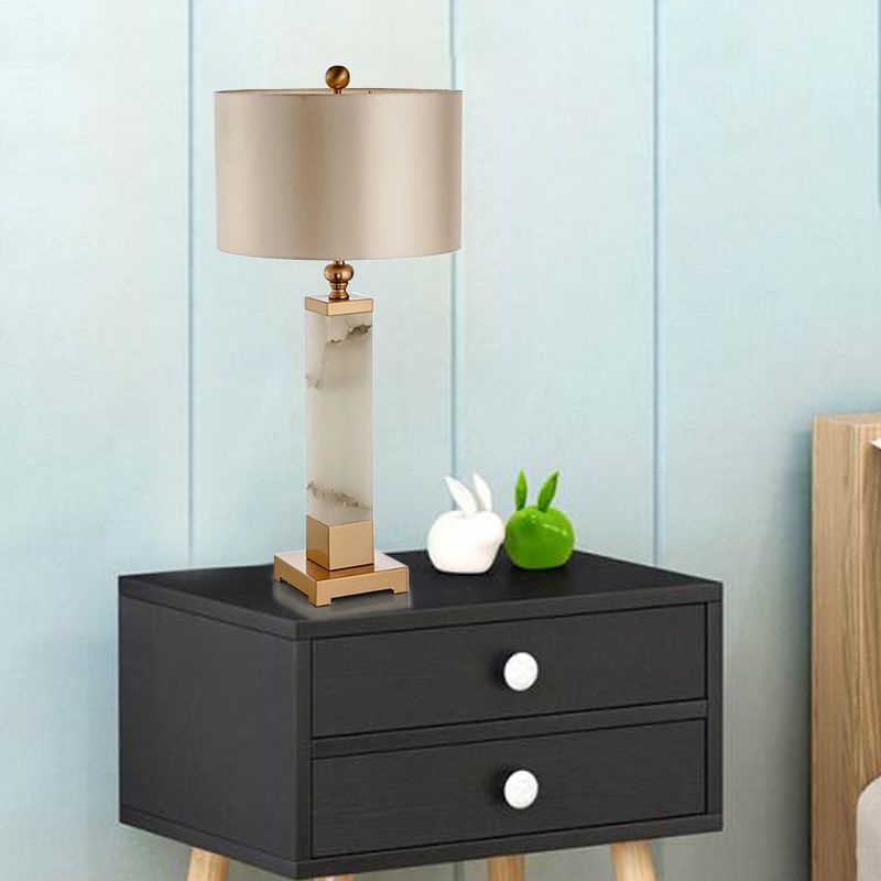 1 Kopf Wohnzimmer Schreibtisch Lampe moderne goldene Tischlicht mit zylindrischem Stoffton
