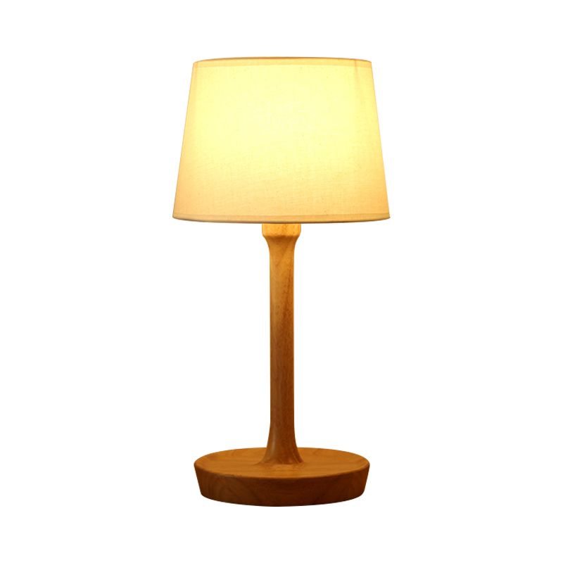 Fabric Empire Shade Lámpara de soporte Noche Estilo simple 1 Bulbo Iluminación de mesa de madera para sala de estar